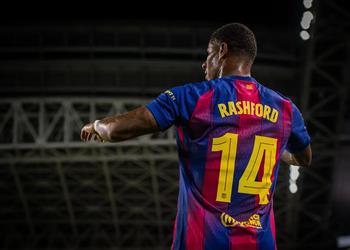 بعد شهر من انضمامه برشلونة يدرس قرار ا بشأن راشفورد