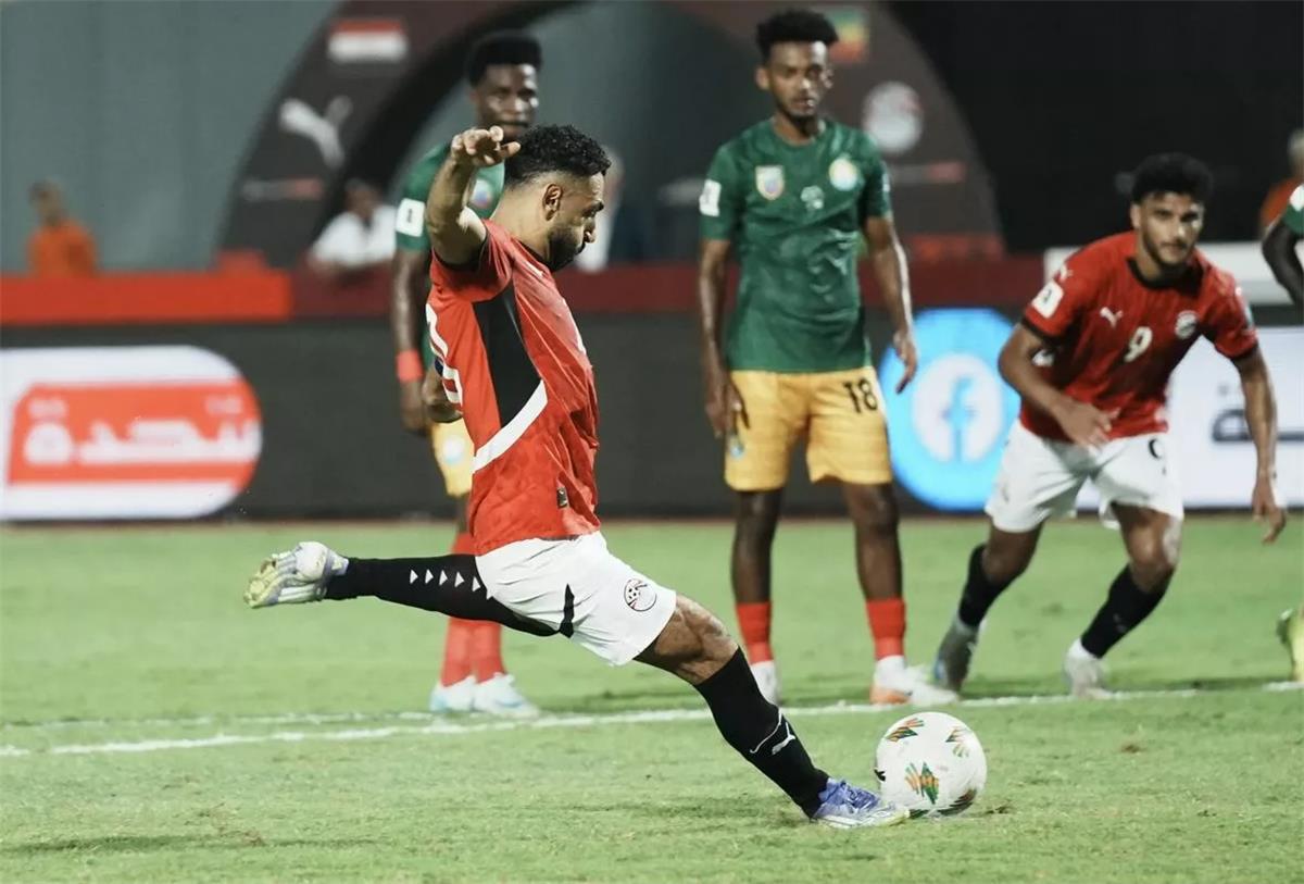 اخبار نيوز : محمد صلاح يحرج أسطورة ليفربول بعد تصرفه في مباراة مصر وإثيوبيا
