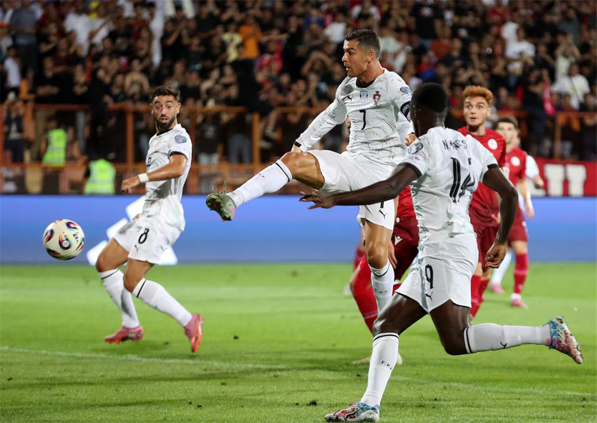 فيديو | رونالدو يقود البرتغال لاكتساح أرمينيا بخماسية في تصفيات كأس العالم