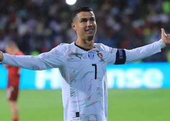 رونالدو يتخطى ميسي ويقترب من رقم قياسي بعد هدفيه أمام أرمينيا