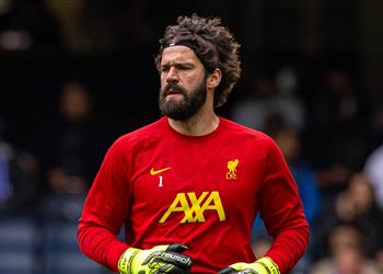 لاعب ليفربول مستوى أليسون فاجأني وأنتظر أن يلتزم بوعده