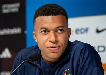 مبابي محظوظ باللعب في إسبانيا وديشامب رمز لـ فرنسا