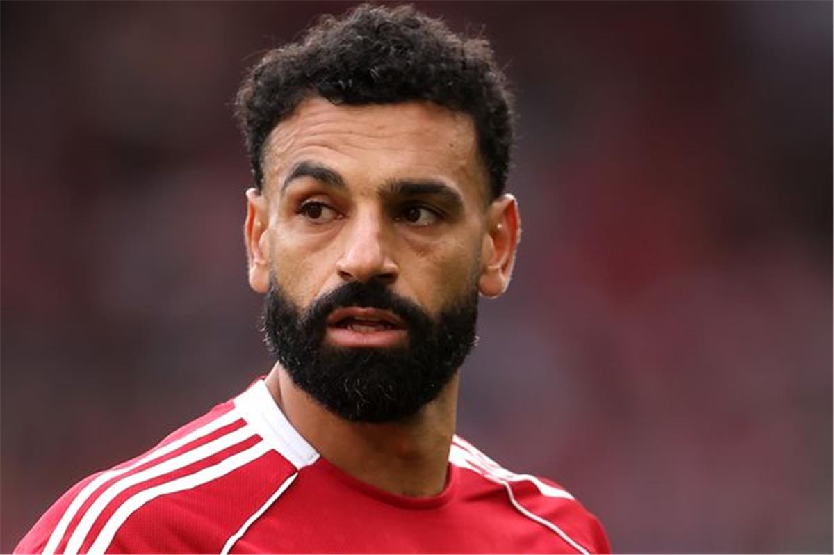 اخبار نيوز : لاعب ليفربول يتجاهل محمد صلاح ويختار ديمبلي للفوز بالكرة الذهبية