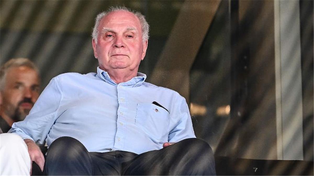 اخبار نيوز : تعلمنا من برشلونة.. هونيس يبرر صفقات بايرن ميونخ بـ