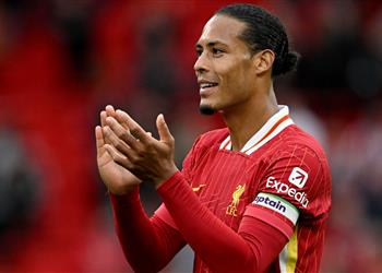 فان دايك يتلقى تكريم ا خاص ا من نادي طفولته