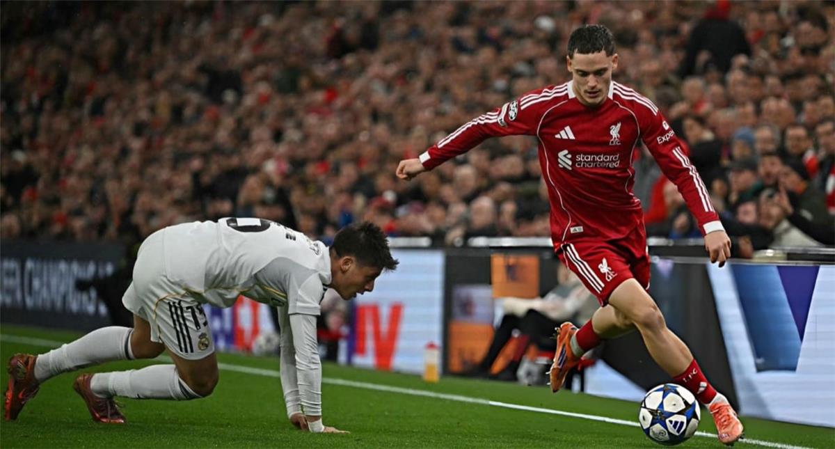 رجل مباراة ليفربول وليدز في الدوري الإنجليزي 