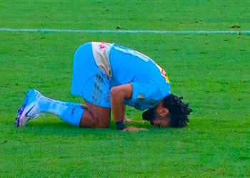 فيديو حسين الشحات يسجل هدف الأهلي الأول أمام فاركو