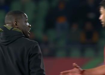 فيديو تصرف غير أخلاقي من مدرب كوت ديفوار مع ياسر إبراهيم بعد هزيمته أمام مصر