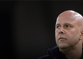 ذا أتلتيك تحسم موقف أرني سلوت من الإقالة بعد تراجع نتائج ليفربول هذا الموسم