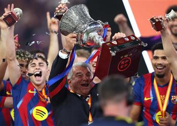 لابورتا يكشف رد فعل فلورنتينو بيريز بعد فوز برشلونة على ريال مدريد