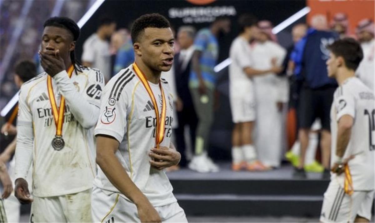 لابورتا منتقدًا مبابي: يجب أن يتحلى بالاحترام 