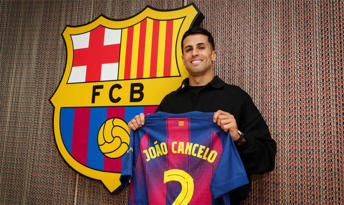 كانسيلو يكشف كواليس مفاوضات انتقاله من الهلال إلى برشلونة وموقفه من البقاء 