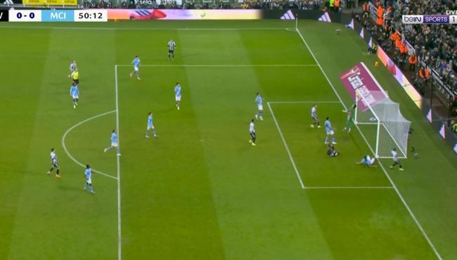 تصدي ترافورد الرائع والقائم يحرمان نيوكاسل من هدف محقق