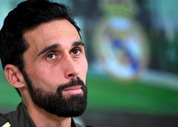 لاعب برشلونة السابق ينتقد اختيار أربيلوا يدرب ريال مدريد بسبب مورينيو