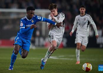 ألباسيتي يعلق على واقعة الموزة والعنصرية ضد فينيسيوس في مباراة ريال مدريد