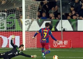 فيديو فيران توريس يسجل هدف برشلونة الأول أمام راسينج سانتاندير