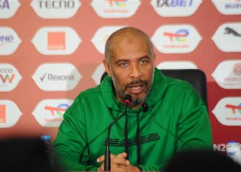 مدرب نيجيريا يغازل الاتحاد لتجديد عقده قبل لقاء مصر ويدافع عن تشوكويزي بسبب مباراة المغرب