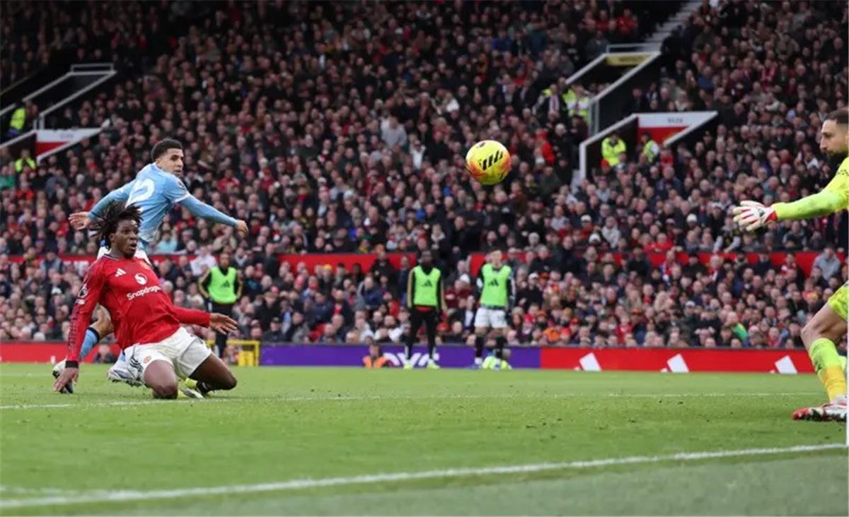 فيديو | دورجو يسجل هدف مانشستر يونايتد الثاني أمام مانشستر سيتي