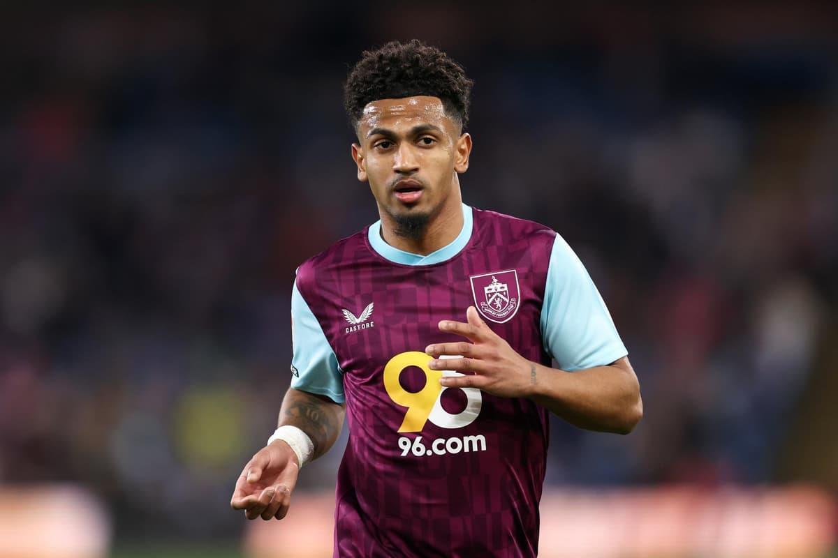 ماركوس إدواردز يسجل هدف تعادل بيرنلي أمام ليفربول 