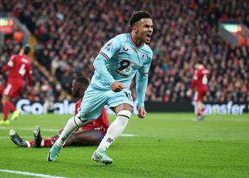 فيديو ماركوس إدواردز يسجل هدف تعادل بيرنلي أمام ليفربول