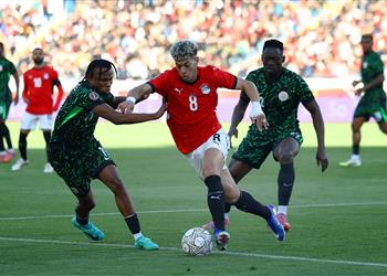 فيديو وصمة عار جماهير المغرب تصفر على النشيد الوطني وتشجع نيجيريا أمام مصر بملعب ممتلئ عن آخره