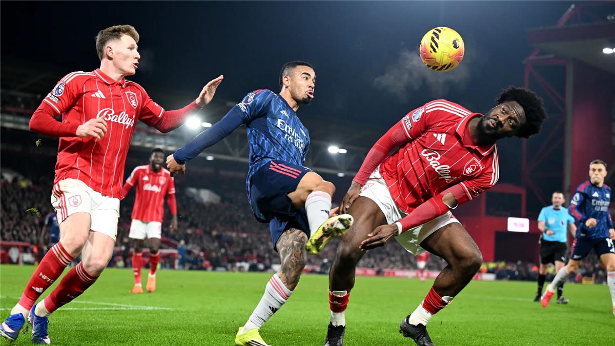 آرسنال يرفض هدية مانشستر سيتي ويكتفي بالتعادل مع نوتينجهام فورست في الدوري الإنجليزي