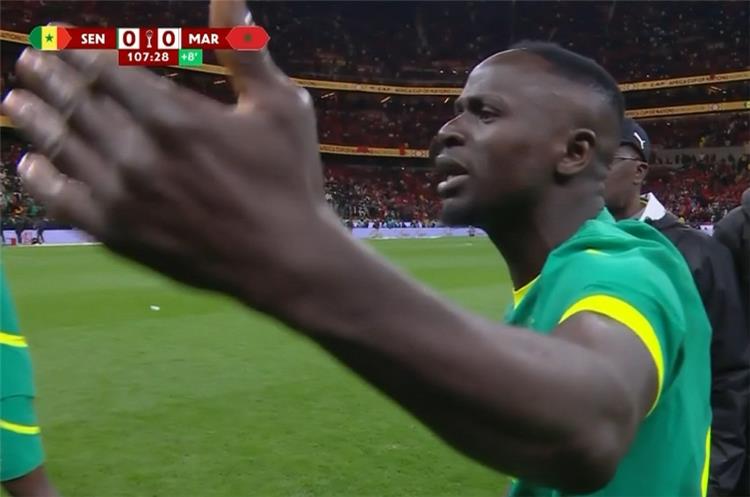 ماني يطالب اللاعبين بالعودة الي ملعب المباراة