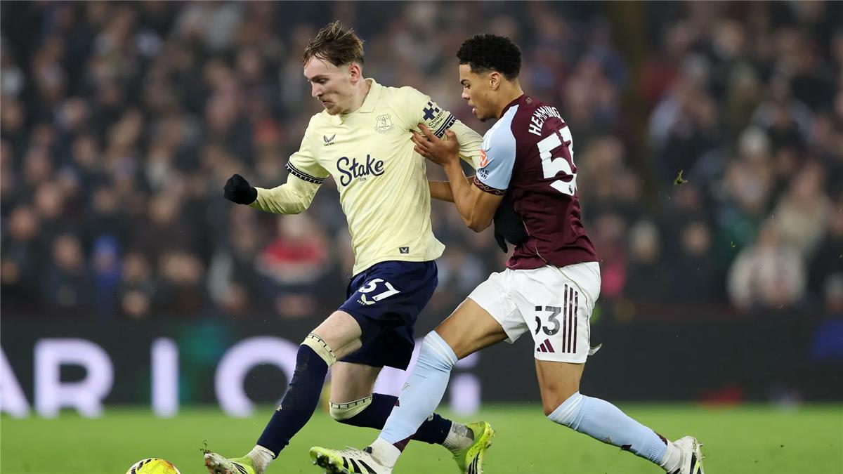 فيديو | أستون فيلا يرفض المركز الثاني ويسقط أمام إيفرتون في الدوري الإنجليزي