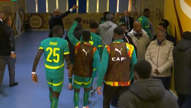 لحظة انسحاب السنغال من مواجهة المغرب في نهائي كأس أمم إفريقيا 2025