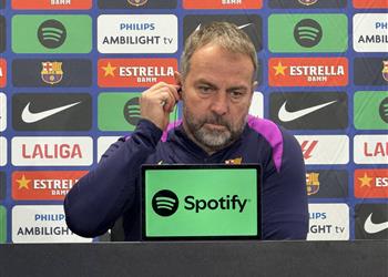 فليك يوضح موقف ثنائي برشلونة من مباراة إسبانيول ويؤكد نحتاج دعم أحد المراكز في يناير