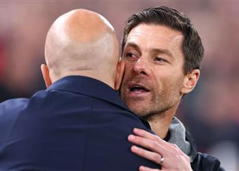 سلوت يرد على ارتباط ألونسو بخلافته في ليفربول اتصل بي