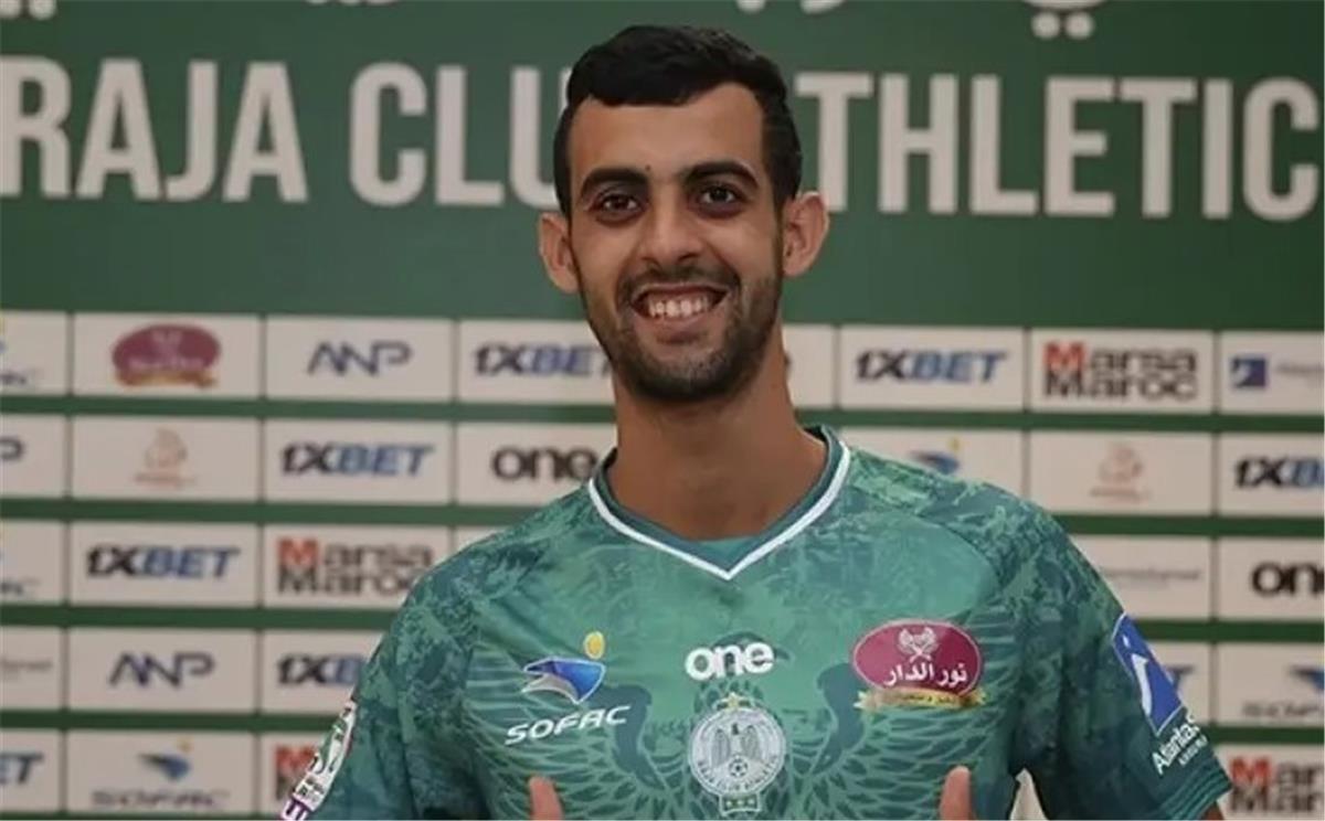 سأغادر وضميري مرتاح.. يوسف بلعمري يوجه رسالة لجماهير الرجاء قبل انضمامه لـ الأهلي 