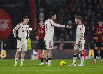 ديلي ميل تجاهل لاعب ليفربول لـ صراخ سلوت السبب وراء هدف بورنموث الثاني