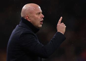 سلوت يوضح حديثه مع الحكام بعد خسارة ليفربول القاتلة أمام بورنموث ويبرر الهزيمة