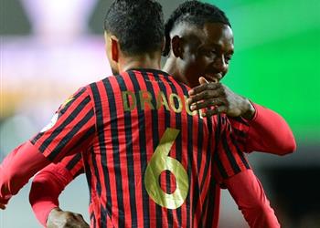 فيديو اتحاد العاصمة يهزم دجوليبا بثنائية ويضع قدم ا في ربع نهائي الكونفدرالية