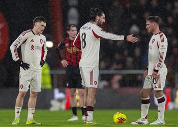 ستيف نيكول ينتقد نجم ليفربول لعب أسوأ مباراة أمام بورنموث وأعذار سلوت غير منطقية