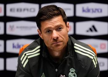 ليفربول يتواصل مع ألونسو لخلافة سلوت ورد فعل الإسباني