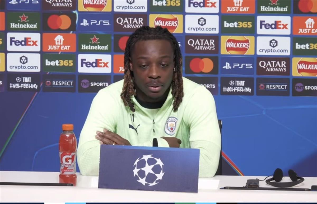 دوكو يدعم جوارديولا في انتقادات التحكيم: كنت قريبًا من غياب طويل 