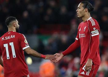 فوستر يطالب ليفربول ببيع محمد صلاح وفان دايك الإدارة أخطأت معهما