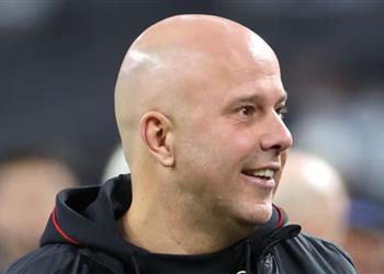 سلوت يوضح سبب تغيير مركز لاعب ليفربول أمام قره باج