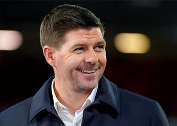 جيرارد ينتقد تصريحات سلوت أحبط جماهير ليفربول قبل مواجهة قرة باج