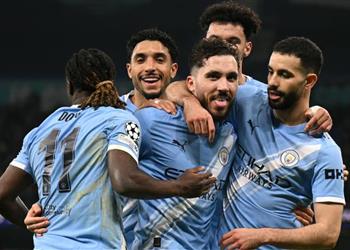 الإصابة تجبر لاعب مانشستر سيتي على مغادرة مباراة جالطة سراي