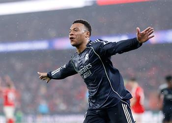 مبابي يحقق إنجاز ا غير مسبوق بهدفه أمام بنفيكا في دوري أبطال أوروبا