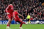 محمد صلاح يسجل وليفربول يكتسح قره باج بسداسية في دوري أبطال أوروبا