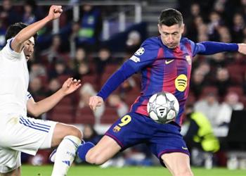 ليفاندوفسكي أردت بدء العام الجديد بأفضل مستوى مع برشلونة وسعيد بالتأهل المباشر