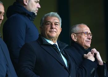 خوان لابورتا يتدخل لحسم مصير صفقة محتملة لـ برشلونة