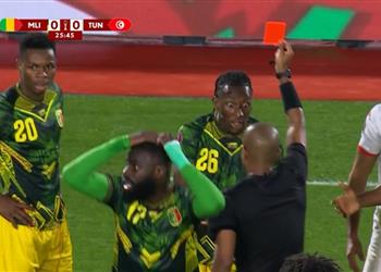 فيديو طرد لاعب مالي من مباراة تونس في كأس أمم إفريقيا