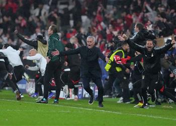 جماهير ريال مدريد تغازل مورينيو بعد حرمانهم من التأهل المباشر في دوري أبطال أوروبا