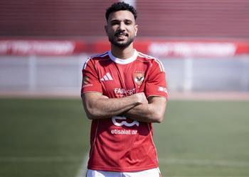 وكيله هادي رياض رفض عرض ا مغري ا من نادي مصري كبير بسبب الأهلي