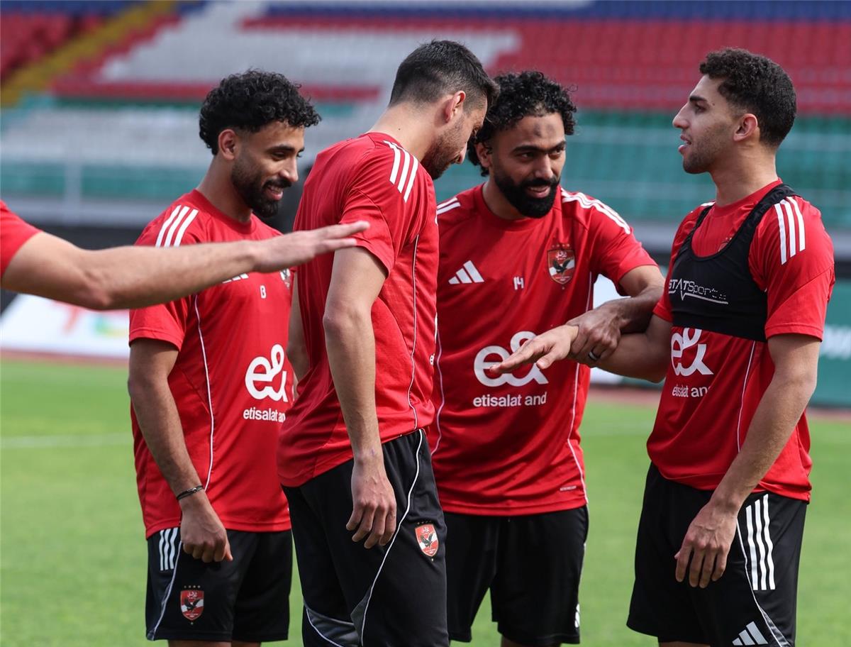 بدلاء الأهلي أمام يانج أفريكانز اليوم في دوري أبطال إفريقيا.. بن شرقي يُجاور بلعمري 